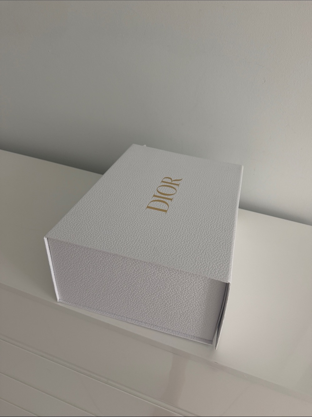 Dior White Box with Gold Logo - Picture 3 of 4